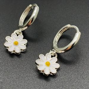 Pendientes colgantes de flores de oro blanco Moussiercoco para mujer, joyería bonita de moda E4145 - Product Image 4