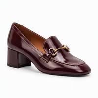 Chaussures mocassins bordeaux en cuir verni véritable de qualité supérieure pour femmes, avec talon carré et boucle en forme de bit de cheval doré, semelle extérieure en caoutchouc, vente en gros, marque privée OEM
