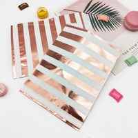 Papier kraft jetable pour la protection de l'environnement Emballage de bonbons alimentaires créatifs Sacs en papier cadeau de luxe plat en or rose pour les fêtes