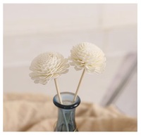 Mini Sola Diffuseur Fleur Sola Bois Oeillets Diffuseur Écologique Fleur pour la Fête des Mères et le Décor de Graduation Emballé dans des Sacs