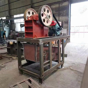 Trituradora de mandíbulas portátil con motor diésel, máquina trituradora de piedra con capacidad máxima de 15t/h para uso en minería y construcción. - Product Image 2