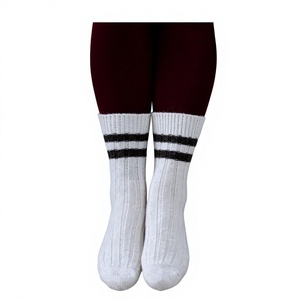 Chaussettes montantes personnalisables pour femmes, tricotées, avec deux bandes noires, blanches, pour intérieur et usage quotidien - Product Image 1