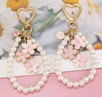 Gantungan Kunci Liontin Bunga Logam Dua Warna dengan Mutiara, Lucu dan Manis, Bentuk Bunga Sakura Kecil, untuk Tas Ponsel dan Headset