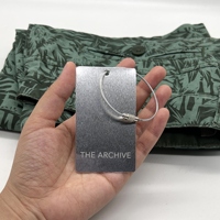 Étiquette suspendue en métal argenté gravée avec logo personnalisé, étiquette de vêtement en métal pour vêtements, t-shirt, étiquette de prix argentée