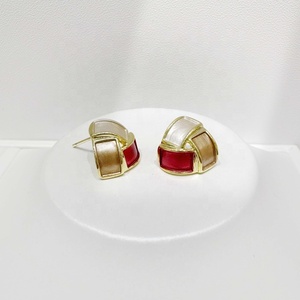 Boucles d'oreilles clous en argent sterling 925 hypoallergéniques, élégantes, géométriques, uniques, avec pierre précieuse en forme de coquille, triangle, vente en gros - Product Image 3