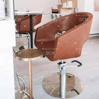Chaises de coiffure de style nordique moderne Ensemble de meubles de salon de coiffure Chaise de salon marron pour la coupe de cheveux