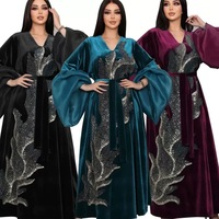 Fabricants en gros de robes de mode pour femmes musulmanes, en polyester brodé de soie longue de haute qualité, pour le marché international.