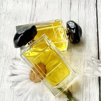 Conception simple chinoise de haute qualité ronde rectangulaire 30ml 50ml 100ml bouteille de parfum en verre avec chapeau noir brillant + boîte d'emballage