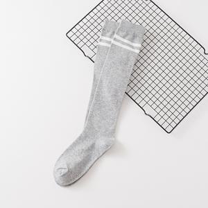 Primavera/verano piernas delgadas sobre las medias de la rodilla estudiante preppy medias altas calcetines de fútbol - Product Image 4