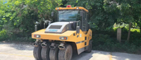 Bon état, 2022, marque chinoise XP303S, rouleau compresseur routier sur pneus de 30 tonnes, moteur Weichai 132 KW, compactage de chaussées autoroutières/aéroportuaires