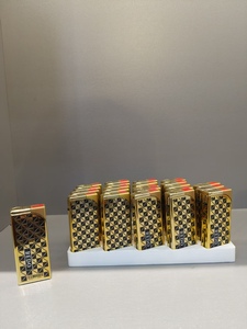 Briquet à gaz <span class=keywords><strong>butane</strong></span> classique Isqueiro avec logo, coupe-vent, portable, en métal, rechargeable, électronique tactile, pour cigares, cadeau d'extérieur, boîte - Product Image 4