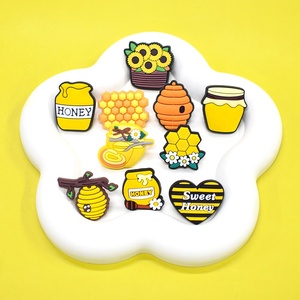 Broches de Plástico PVC con Diseño de Panal de Abejas, Flores y Abejas, de 2.5-3.5cm, para Decoración de Ropa y Manualidades en Lienzo - Product Image 3