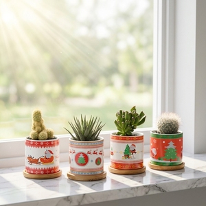 Mini pots en céramique nordiques écologiques au design de Noël pour la décoration du jardin et de la maison, jardinières personnalisées émaillées - Product Image 1