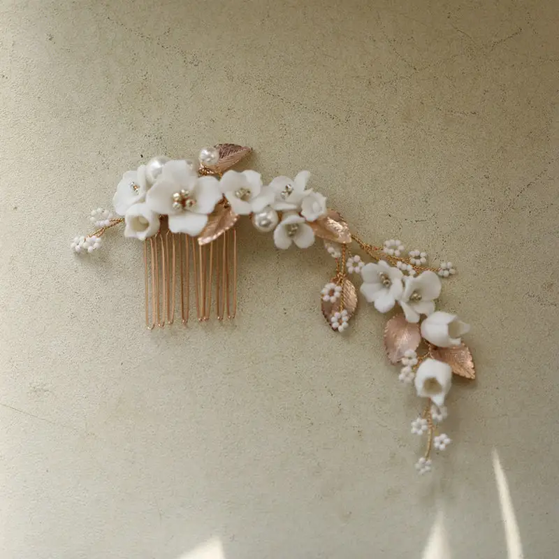 Pettine per capelli fiore in ceramica bianca fatto a mano oro e argento foglia diadema perla accessori da sposa gioielli da ballo
