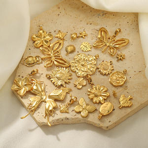 Musa natural dorada | Colgante <span class=keywords><strong>de</strong></span> acero inoxidable chapado en oro PVD <span class=keywords><strong>de</strong></span> 18 quilates: Diseño <span class=keywords><strong>de</strong></span> abeja <span class=keywords><strong>de</strong></span> hoja <span class=keywords><strong>de</strong></span> <span class=keywords><strong>flor</strong></span> <span class=keywords><strong>de</strong></span> mariposa para fabricación <span class=keywords><strong>de</strong></span> joyas DIY - Product Image 2