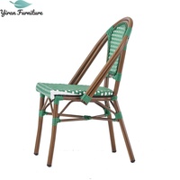 Ensemble chaise et table en rotin de bistrot français de style moderne, confortable et durable pour la cuisine et le jardin