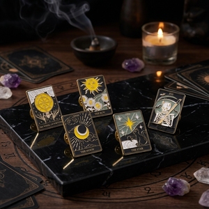Broche en émail Gothique <span class=keywords><strong>Tarot</strong></span> Soleil Lune Étoile Squelette <span class=keywords><strong>Mort</strong></span> Carte de <span class=keywords><strong>Tarot</strong></span> Épingle de revers Badge en métal Vêtements Bijoux Mystiques Vente en gros - Product Image 4