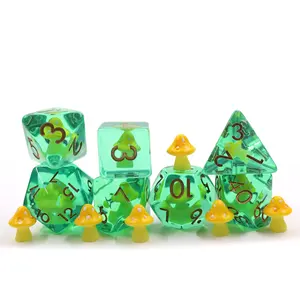 D4 D6 D20 Polyhedral Resin ชุดลูกเต๋าสีเขียวรวมเห็ดสีเหลืองสำหรับ Dndrole เล่นลูกเต๋า