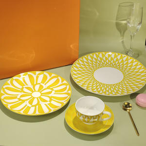 Ensemble de vaisselle et assiettes en céramique de style européen de luxe jaune classique, très vendu - Product Image 2