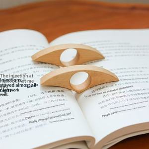 Segnalibro a Forma di Cuore in Legno Fatto a Mano, Decorazione da Parete Naturale, Porta Pagina per Amanti della Lettura - Product Image 4