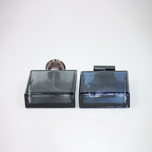 Bán buôn 50ml cao cấp vuông chai nước hoa thủy tinh với bơm phun Rỗng Mỹ phẩm container cho nước hoa Carton Đóng Gói - Product Image 4