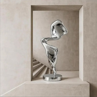 Objet d'art de luxe, sculpture moderne abstraite en fibre de verre chromée pour la maison ou le bureau