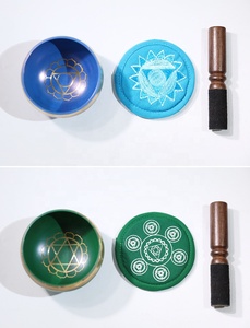 Ensemble de bols chantants tibétains de sept couleurs de chakras de 3 pouces, fabriqués à la main, bol de méditation, de yoga et de guérison. - Product Image 4