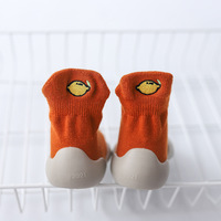 Équipage bébé chaussettes coréen brodé dessin animé fruits conception Spandex coton anti-dérapant semelle en caoutchouc pour les enfants