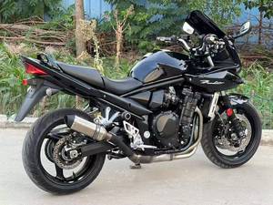 Moto Suzuki Bandit 1250 d'occasion, directement de l'usine, avec moteur 1255cc refroidi par eau, DOHC, quatre cylindres en ligne, comparable aux voitures neuves - Product Image 6