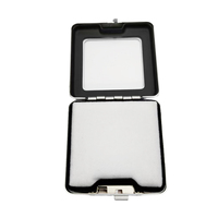 Boîte carrée en métal de 55x55x17mm avec fermeture à bouton-poussoir, fenêtre transparente, mousse réversible, pour présentation de pierres précieuses et diamants en vrac, pour bijoux