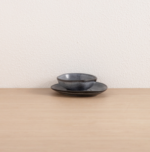 Juego de Vajilla de Cerámica Reactiva Negra Mate Personalizada al por Mayor, Platos y Tazones de Gres con Forma Orgánica, Diseño y Logotipo Gratuitos Disponibles - Product Image 4