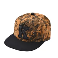Casquette Snapback à imprimé graffiti de designer, streetwear haut de gamme, casquette de baseball à visière plate avec logo en cuir embossé, styles urbains