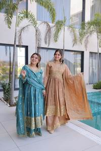 Ensemble Sharara de qualité supérieure pour femmes, avec broderies riches, tissu doux et coupe confortable, idéal pour les tenues de soirée, destiné à l'exportation - Product Image 5