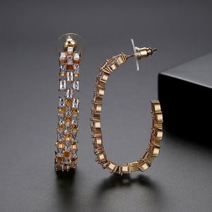 ต่างหูคริสตัลทองแดงเจ็ดสีทรงหยดน้ำประดับเพทาย ดีไซน์เรขาคณิตแบบโปร่งชุบทองสำหรับผู้หญิง เหมาะสำหรับเป็นของขวัญวันครบรอบ - Product Image 5