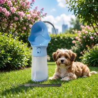 Nouveaux accessoires pour chiens 2026, bouteille d'eau portable pour chien, accessoires pour animaux de compagnie en plein air, fontaine à eau pour chat pour la marche en plein air, la randonnée et les voyages