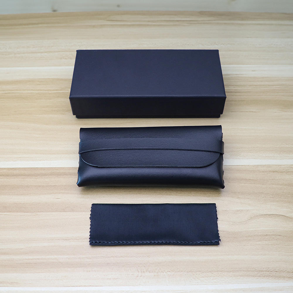 ชุดสามชิ้น (สีดำ)