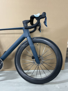 Bicicleta de Carretera 700C Shi-mano R7170 Di2 de 24 Velocidades con Frenos de Disco Hidráulicos Electrónicos, Juego de Ruedas de Carbono, Bicicleta de Carreras Profesional - Product Image 2