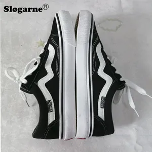 รองเท้าผ้าใบลำลองสำหรับนักเรียนใหม่ปี 2025 รุ่นสปริง-ซัมเมอร์ รองเท้าผ้าใบผู้ชาย รองเท้าลำลองผู้หญิง รองเท้ากีฬาแบบยูนิเซ็กซ์ รองเท้าแบนแฟชั่น รองเท้าผ้าใบอินเทรนด์ - Product Image 4