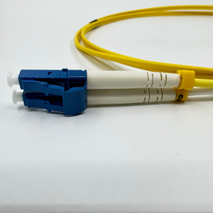 Hot bán 2.0 mét SM duy nhất chế độ sợi LC/UPC để FC/UPC Duplex quang vá dây cho FTTx datacenter 3G 4G 5G không dây - Product Image 1