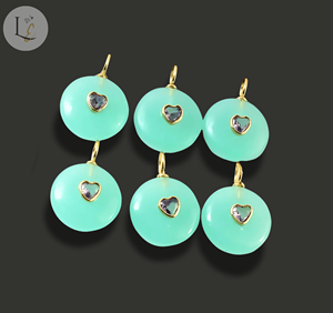 Colgante de Calcedonia Azul Natural con Incrustaciones de Piedras Preciosas, Colgante de Piedras Preciosas en Oro Vermeil, Colgantes Finos de Plata de Ley 925, Dijes de 15 mm al por Mayor - Product Image 1