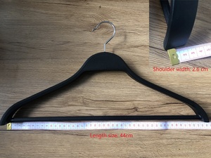 Percha de Plástico Sólido de Primera Calidad con Recubrimiento Negro, Material ABS, para Abrigos y <span class=keywords><strong>Chaquetas</strong></span>, con Logotipo Personalizado Gratuito, 44 cm, MDF12 - Product Image 4