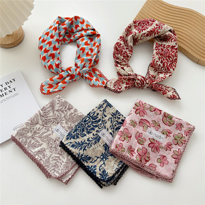 Nouveaux designs, foulard carré en viscose douce à motif floral, bandanas imprimés floraux frais et élégants, foulard pour cheveux pour femmes - Product Image 3