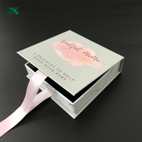 Boîte de présentation en papier mat recyclé rose personnalisé avec fente pour tampon en mousse de velours noir estampage de logo pour emballage de jeu de montres bijoux
