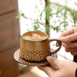 Taza de Café de Porcelana Hecha a Mano Estilo Japonés con Platillo - Esmaltado Retro con Efecto Horno, Reutilizable, Apta para Fiestas, Lavavajillas y Microondas - Product Image 1