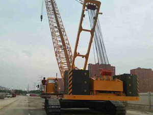 Grúa sobre Orugas XGC75 de 75 Toneladas con Presión de Tierra de 0.08MPa para Construcción en Terrenos Lodosos, Pantanosos y Blandos - Product Image 6