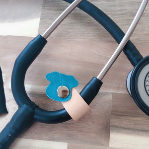 Étiquettes d'identification pour stéthoscope en cuir, plusieurs couleurs, 1,5x7, forme de chat, accessoires médicaux pour médecins - Product Image 4