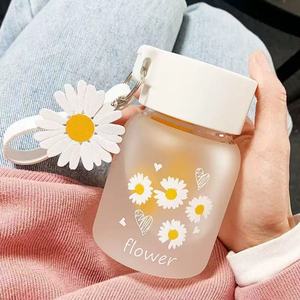 Vaso Mini de Cristal Little Daisy, Diseño Moderno, Gran Capacidad, Portátil, con Pajita y Tapa, Apto para Lavavajillas y Microondas, Regalo para el Regreso a Clases - Product Image 2
