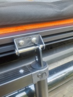 Usine chinoise professionnelle de tentes de toit : Tente de toit rigide triangulaire en aluminium 4x4 pour voitures avec barres de toit et panneau solaire