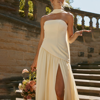 Robe de Soirée Crêpe Personnalisée sur Mesure – Fabricant de Robes de Soirée Élégantes sans Bretelles avec Fente Haute et Jupe Fluide pour Femme