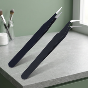 Pince à épiler de précision en acier inoxydable, pointe lisse, manche noir, longueur 10 mm, pour application détaillée - Product Image 3